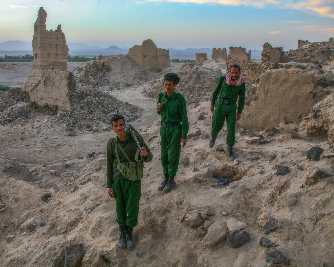 Служили три товарища