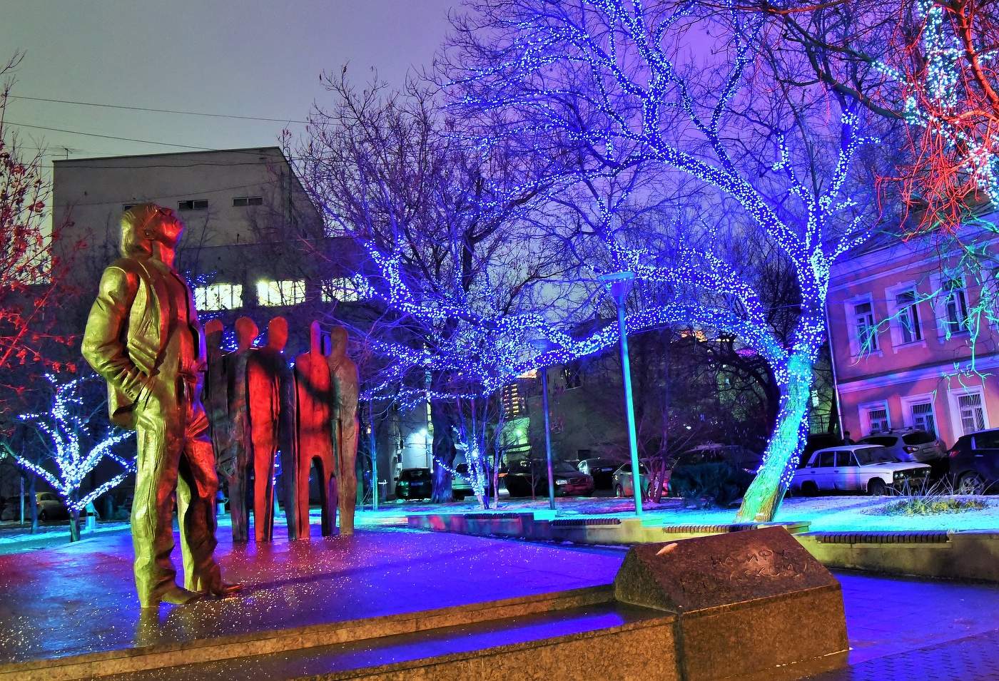 "Достань из чемодана пистолет и заложи его в ломбард..."