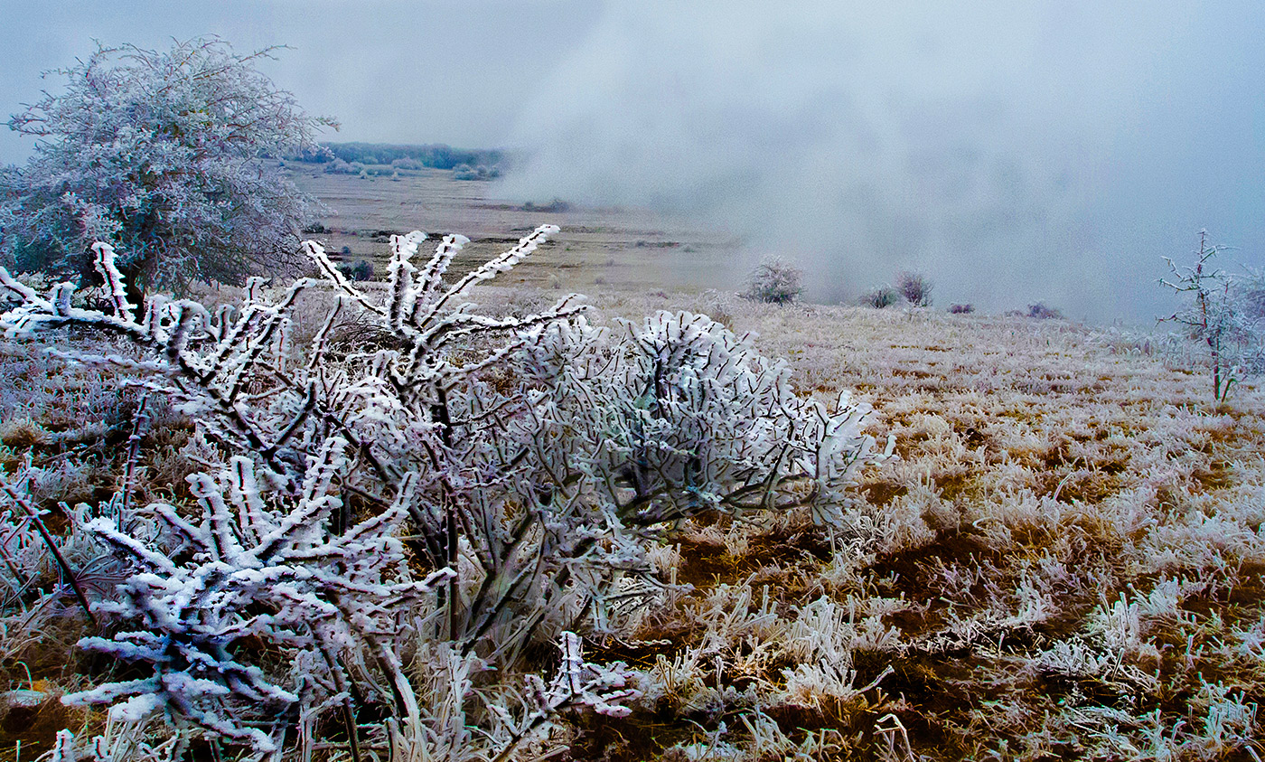 На фоне облаков