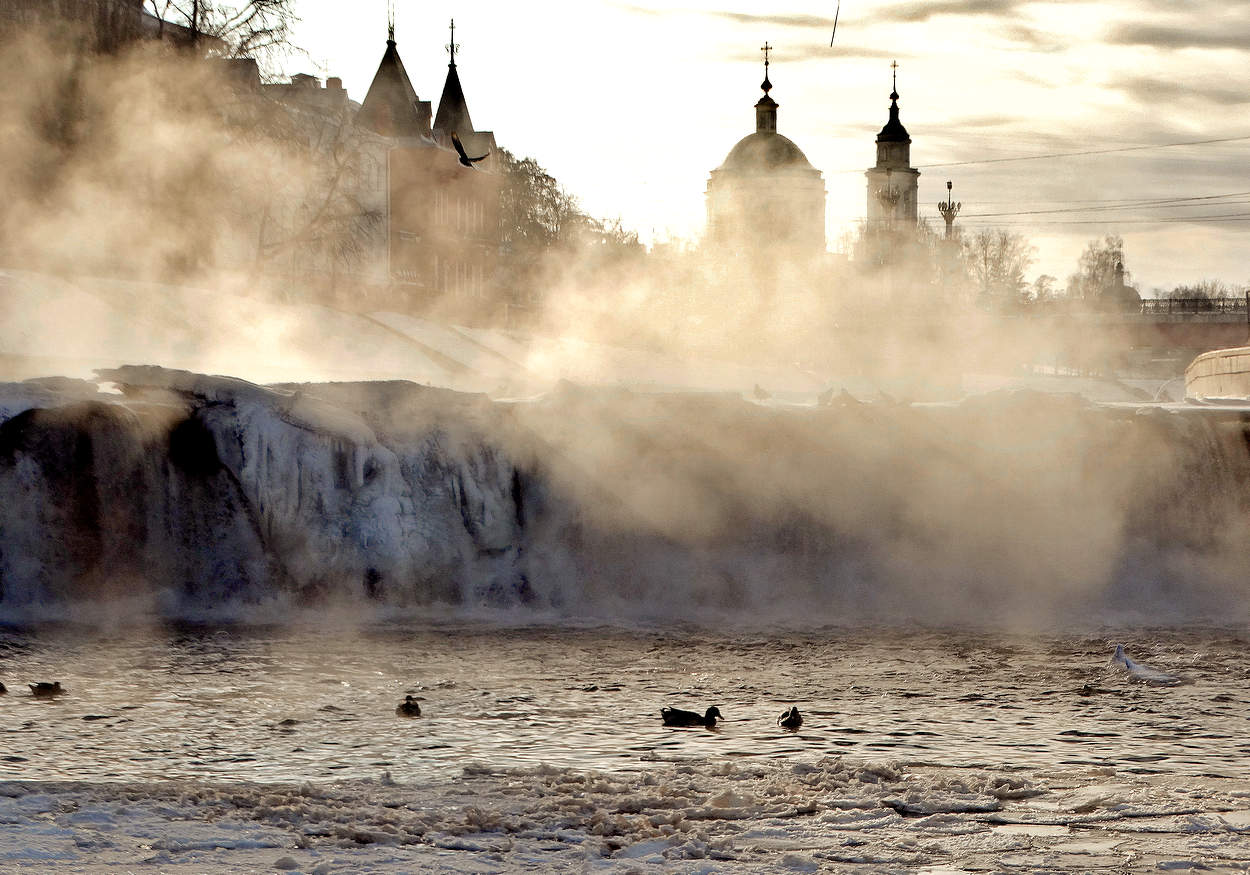 Мороз и солнце, пар над водой