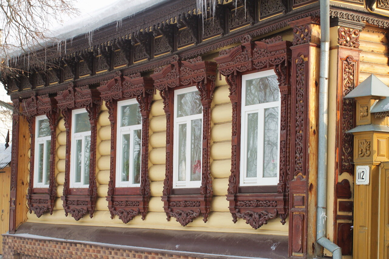 В доме, где резной палисад…