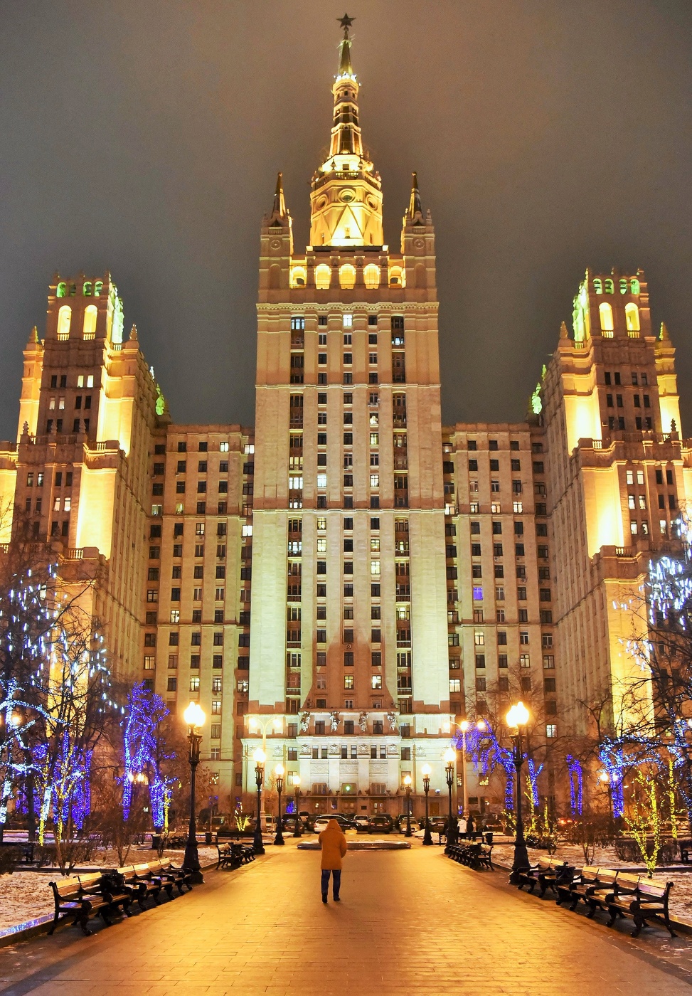 "Небоскребы, небоскребы, а я маленький такой ..."