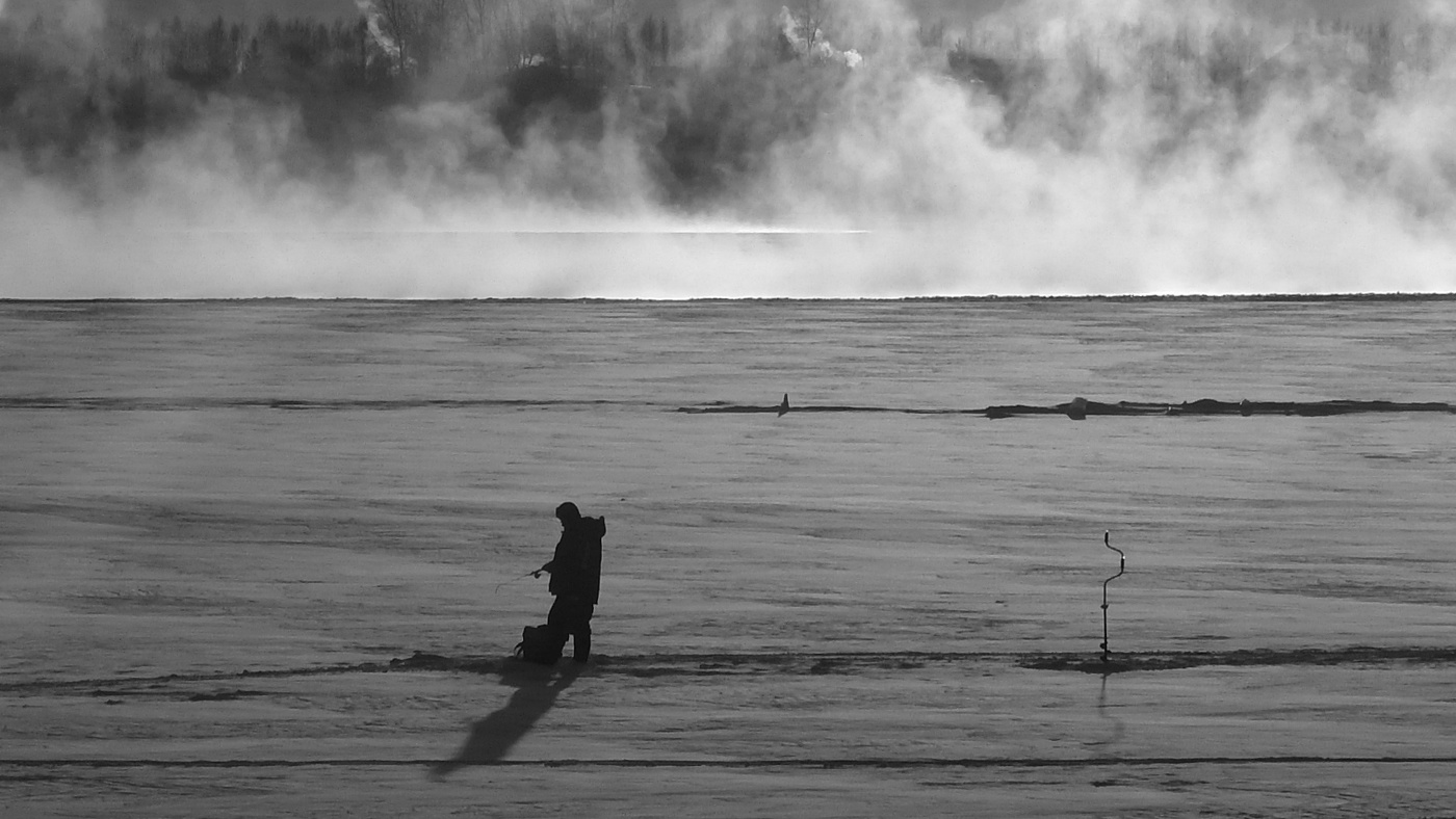 Мороз крепчал.