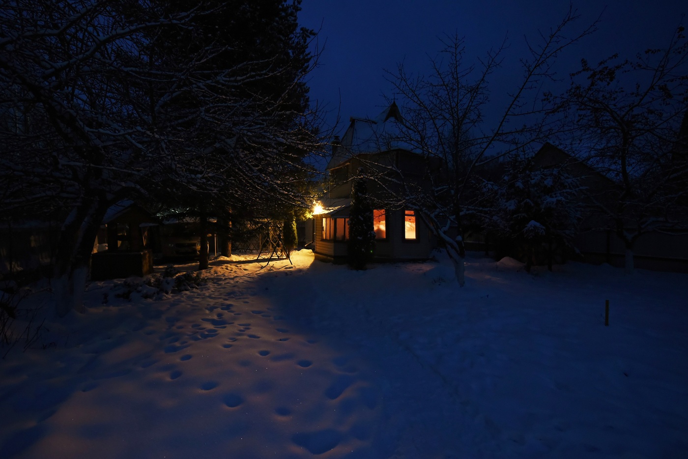 "Рождество на пороге. Полночная тишь ..."