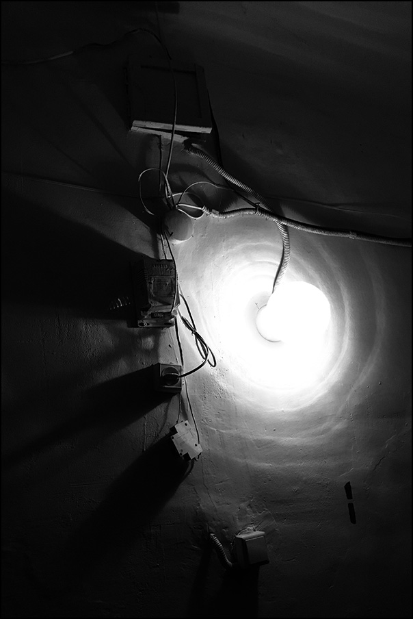 натюрморт с проводами