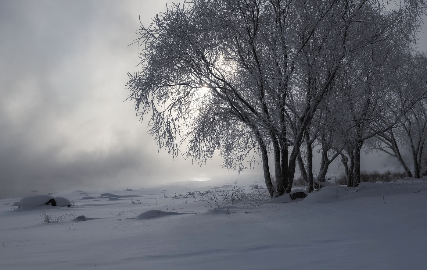 У парящей воды