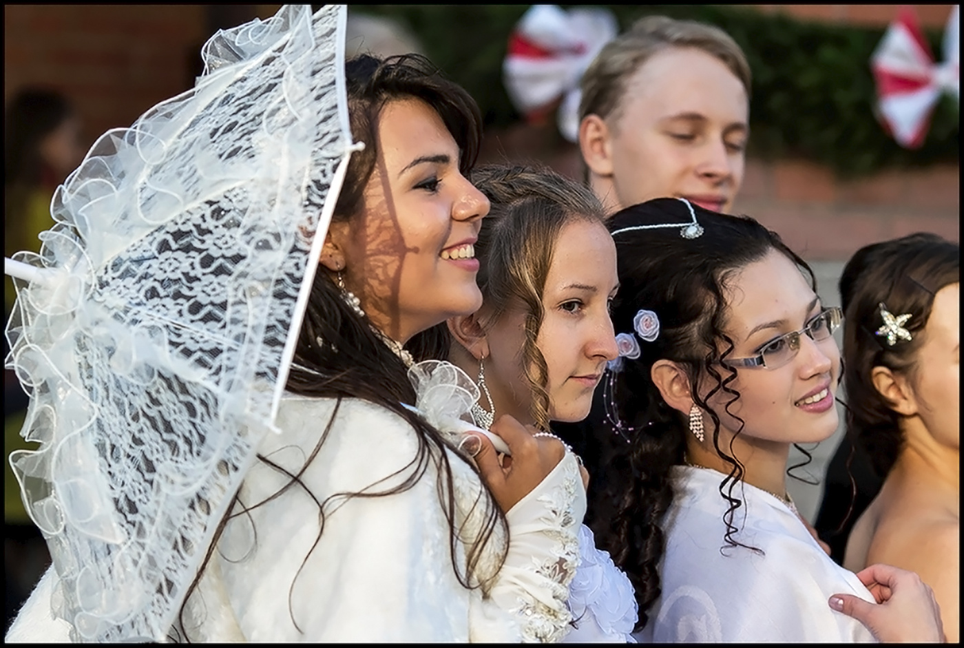 И снятся ему красивые девчонки...