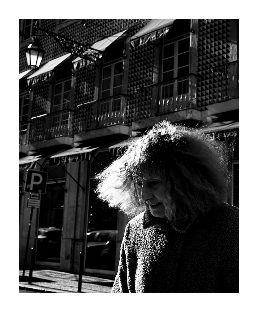 Фонарь и солнце