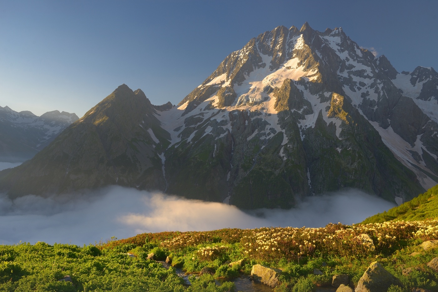 Рассвет в горах