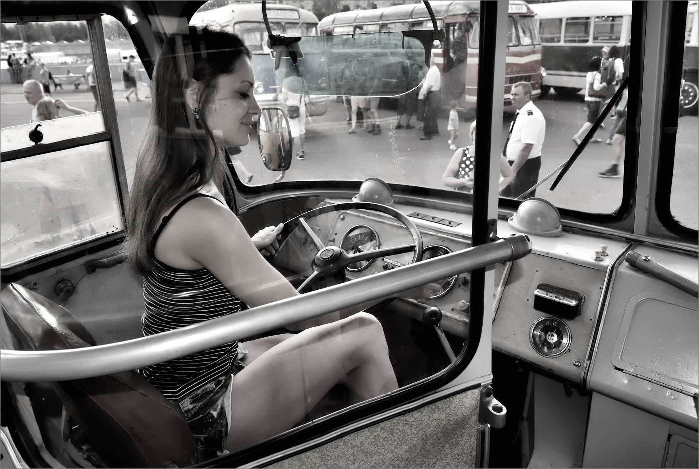 Водитель женского рода.