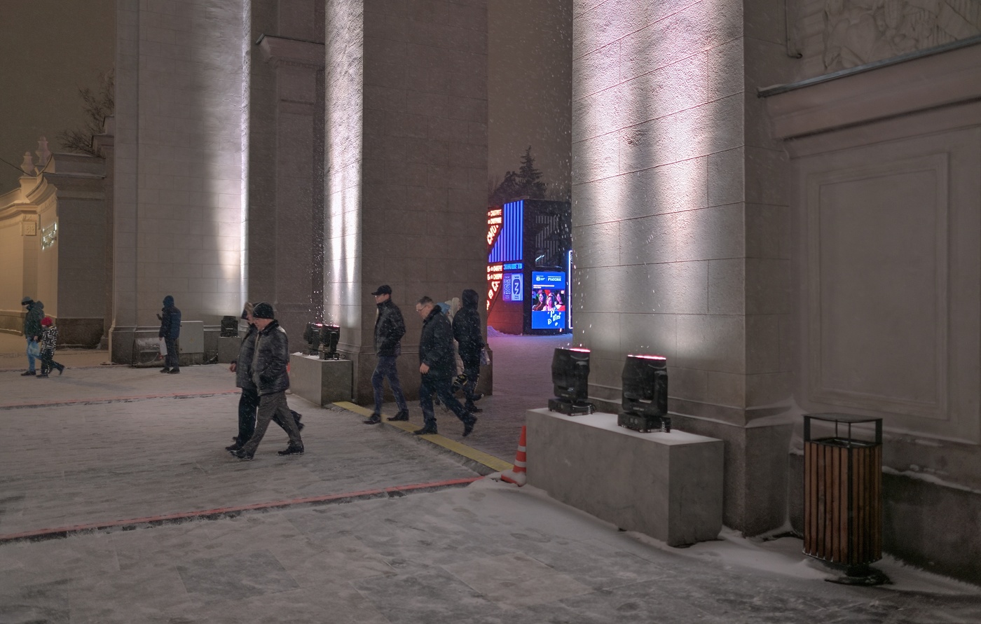 Снегопад на ВДНХ