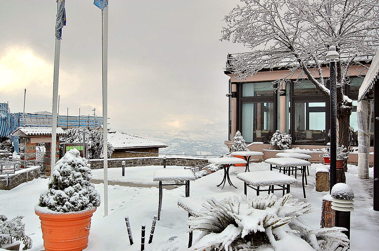 Сан Марино завалило снегом