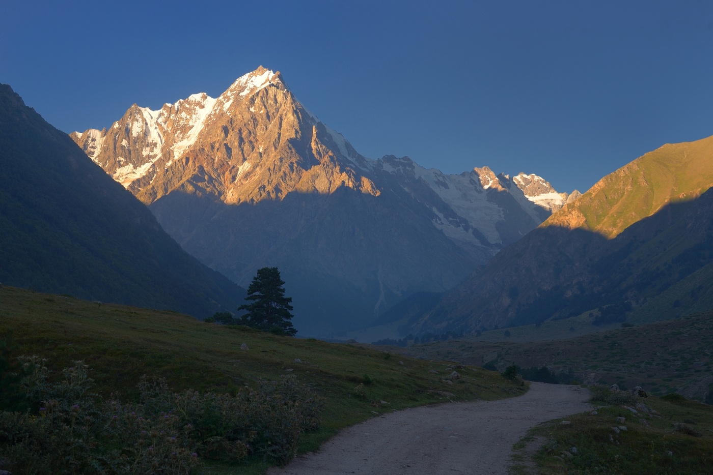 Рассвет в горах