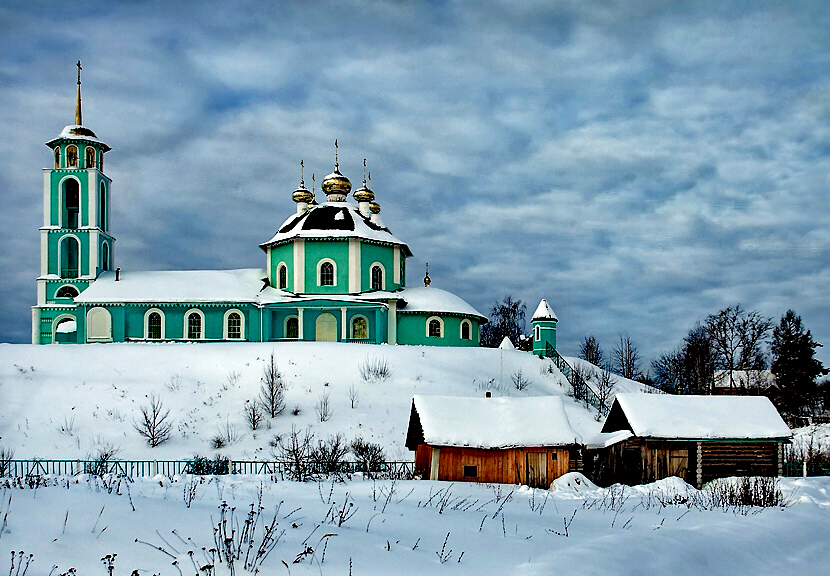 В молчании.