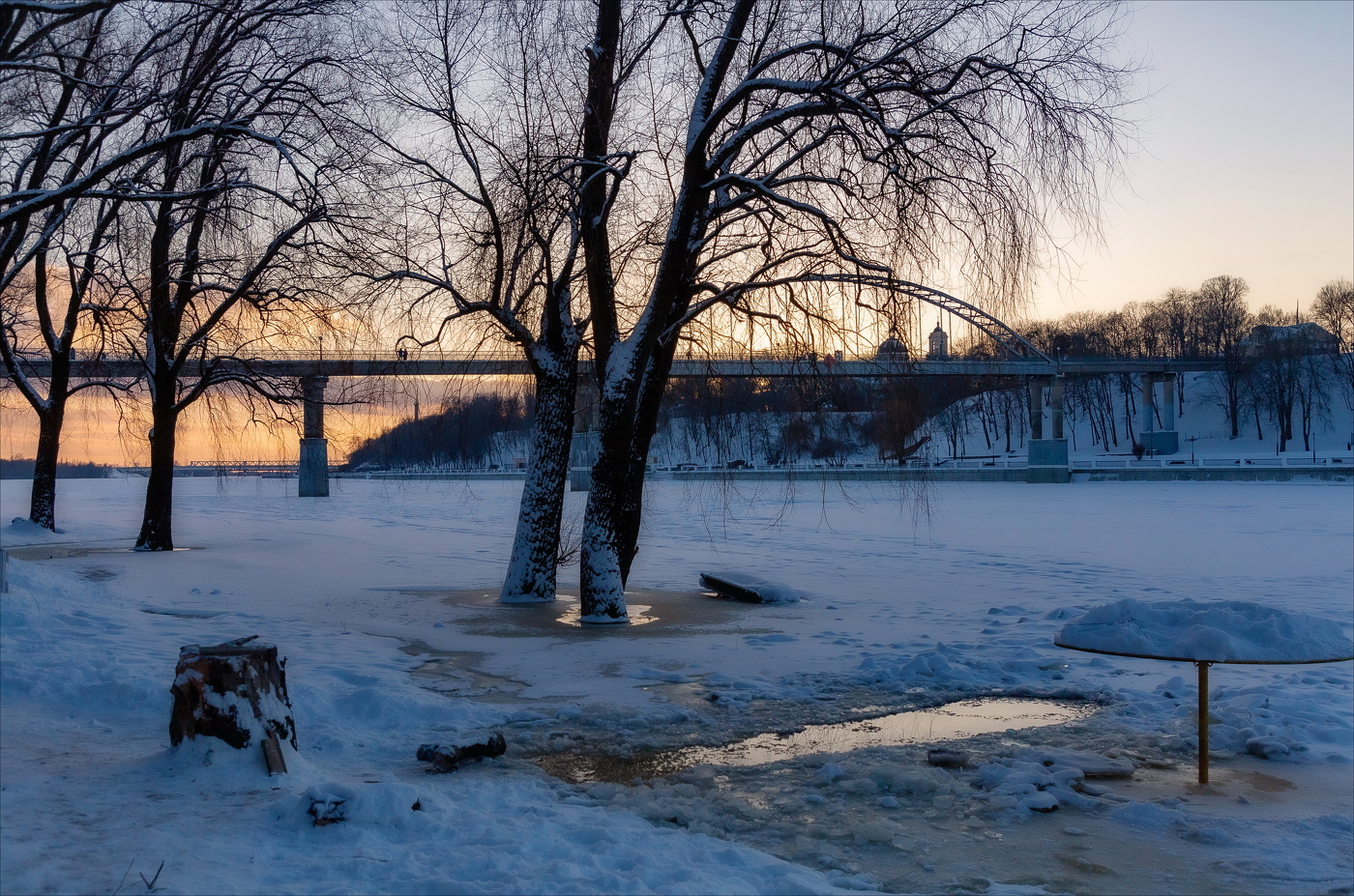 ОТДАВШИСЬ ТАИНСТВУ СВЯТОМУ