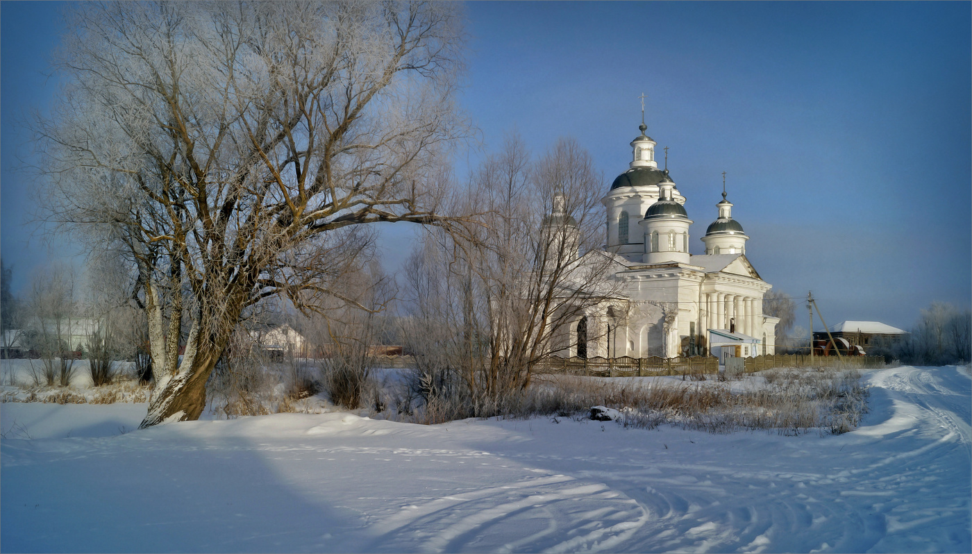 В центре села