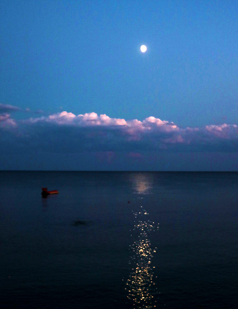 Море, вечер, лунная дорожка