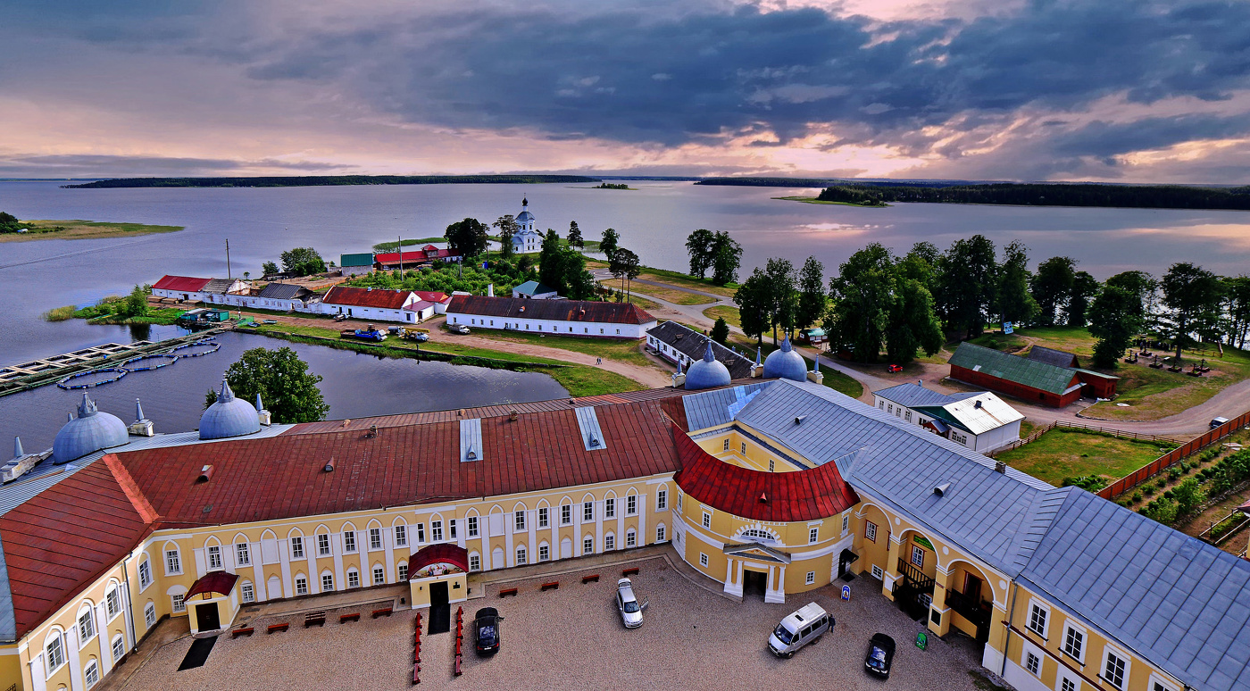 Селигер. Нило- Столобенская пустынь.