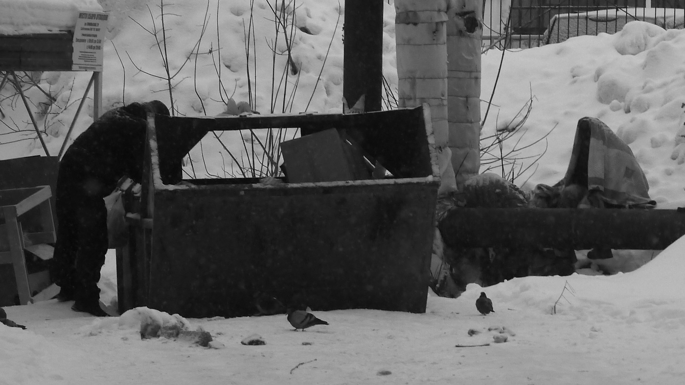 Люди и голуби.