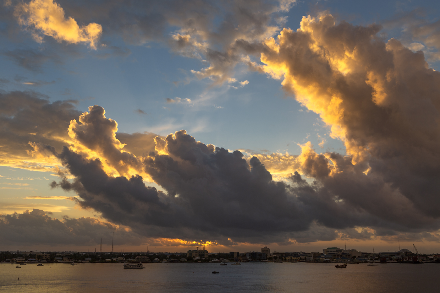 Солнце по небу гуляло...