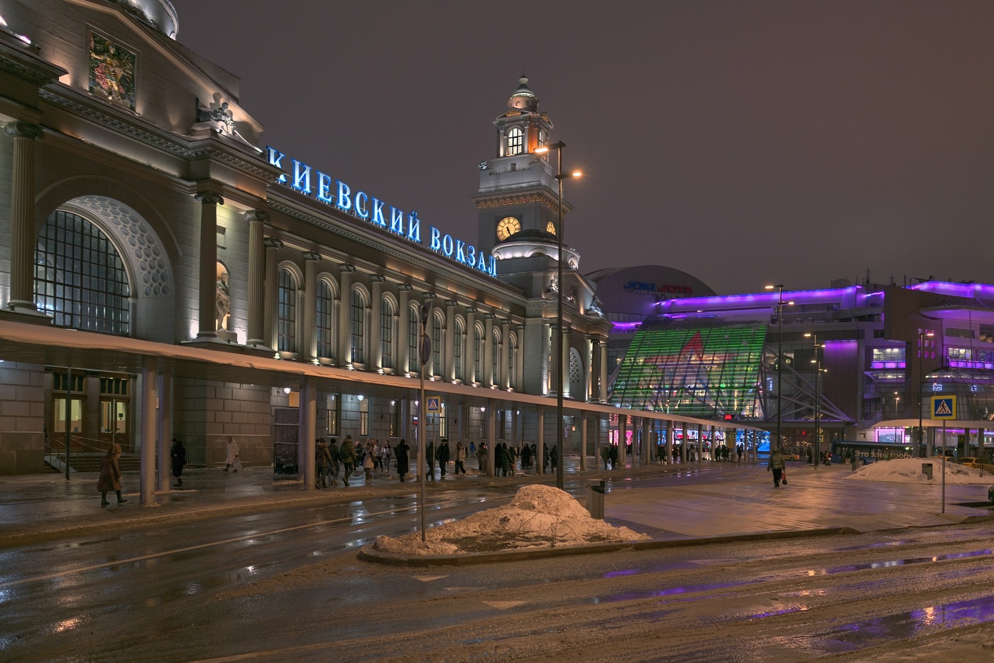 Возле Киевского вокзала