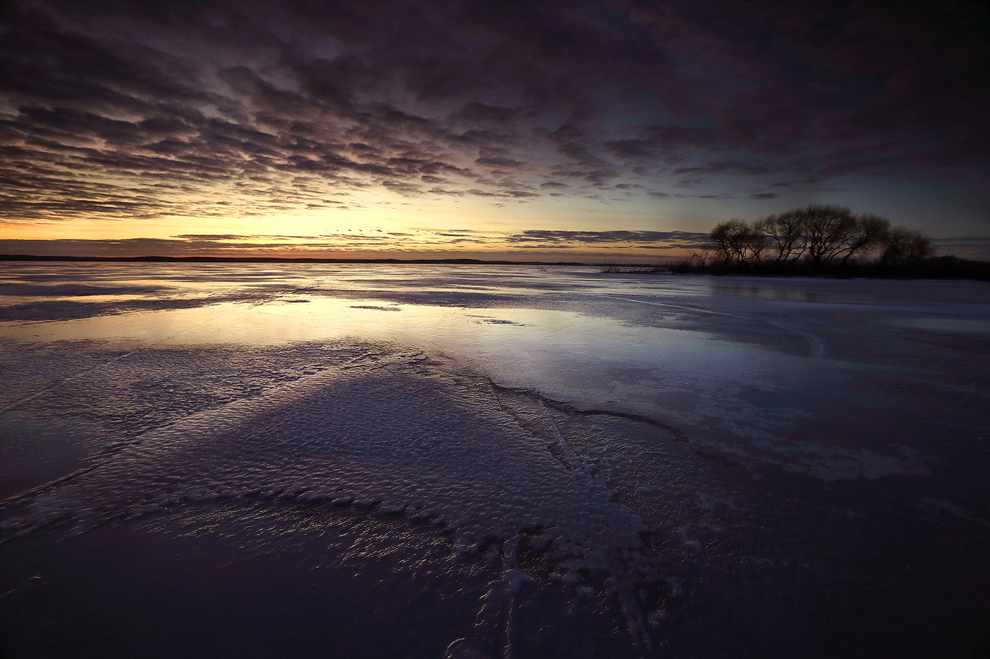 закат на озере