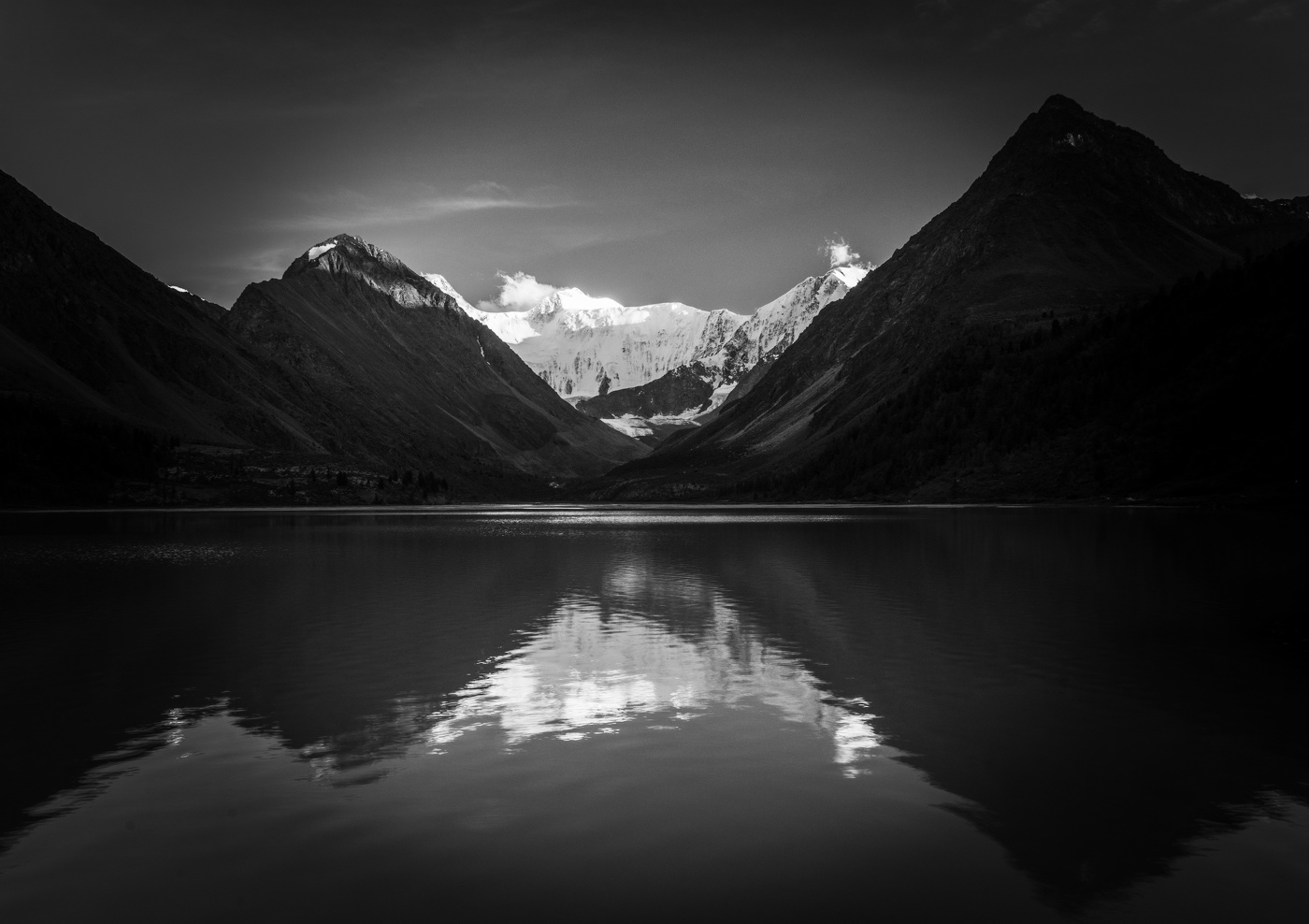 Белуха и Аккем на закате