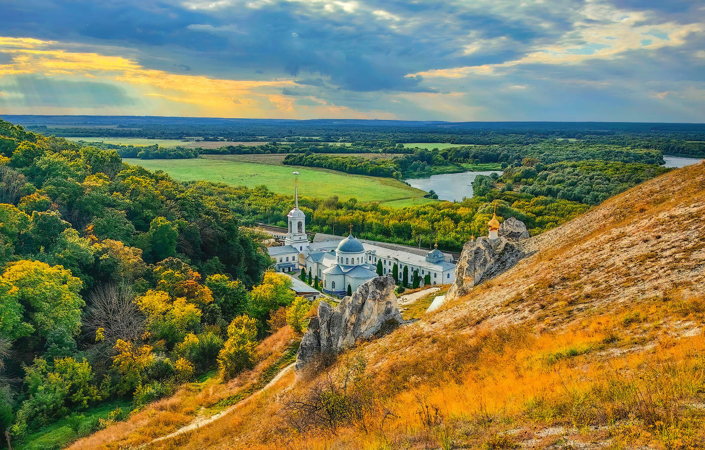 О тёплой осени воспоминанья.