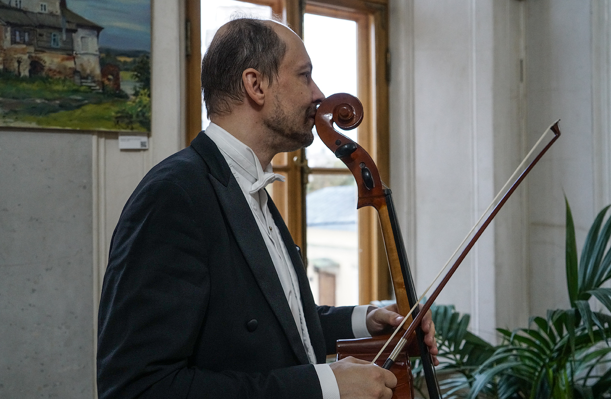 за минуту до...