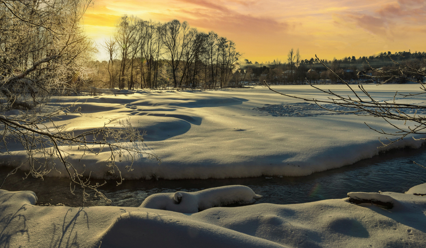Закат бросает полутени… ещё один уходит день…