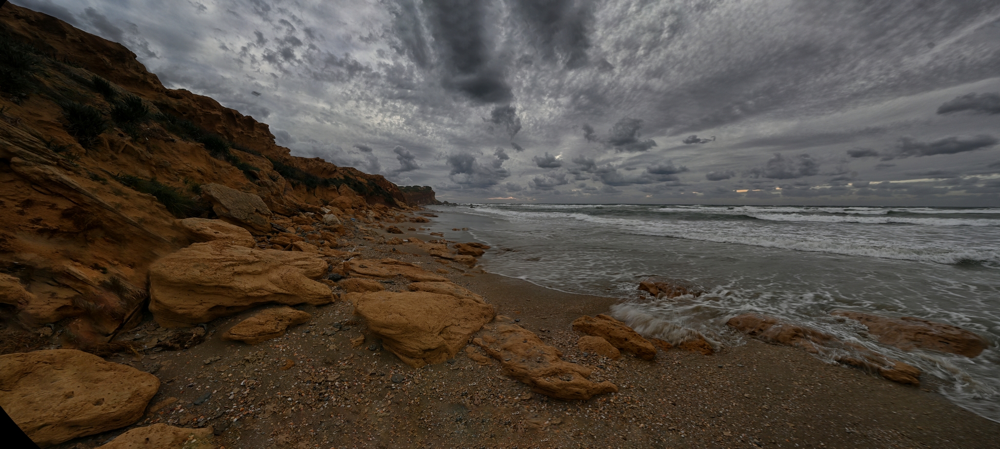 Пустынный пляж