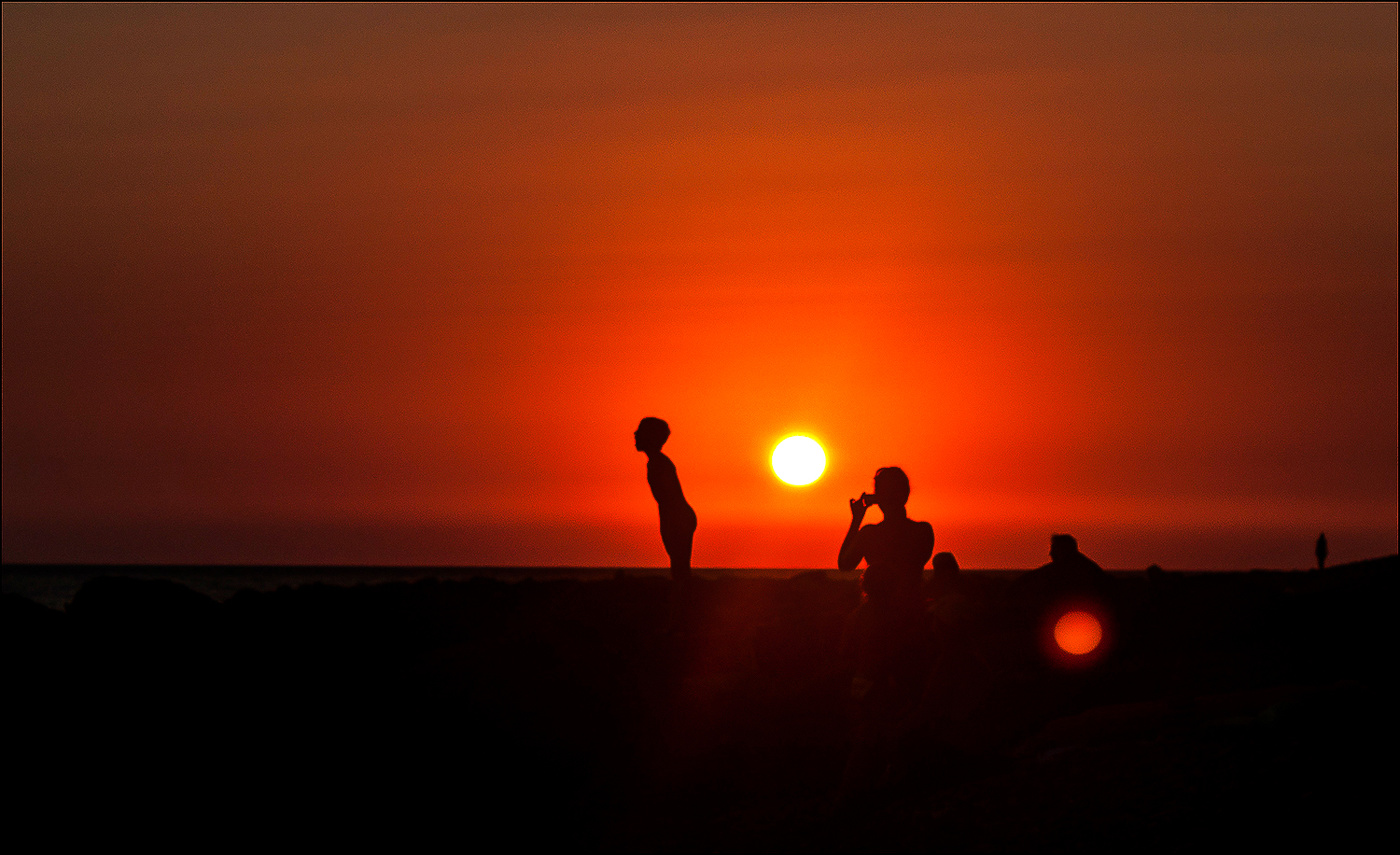Оранжевый свет.