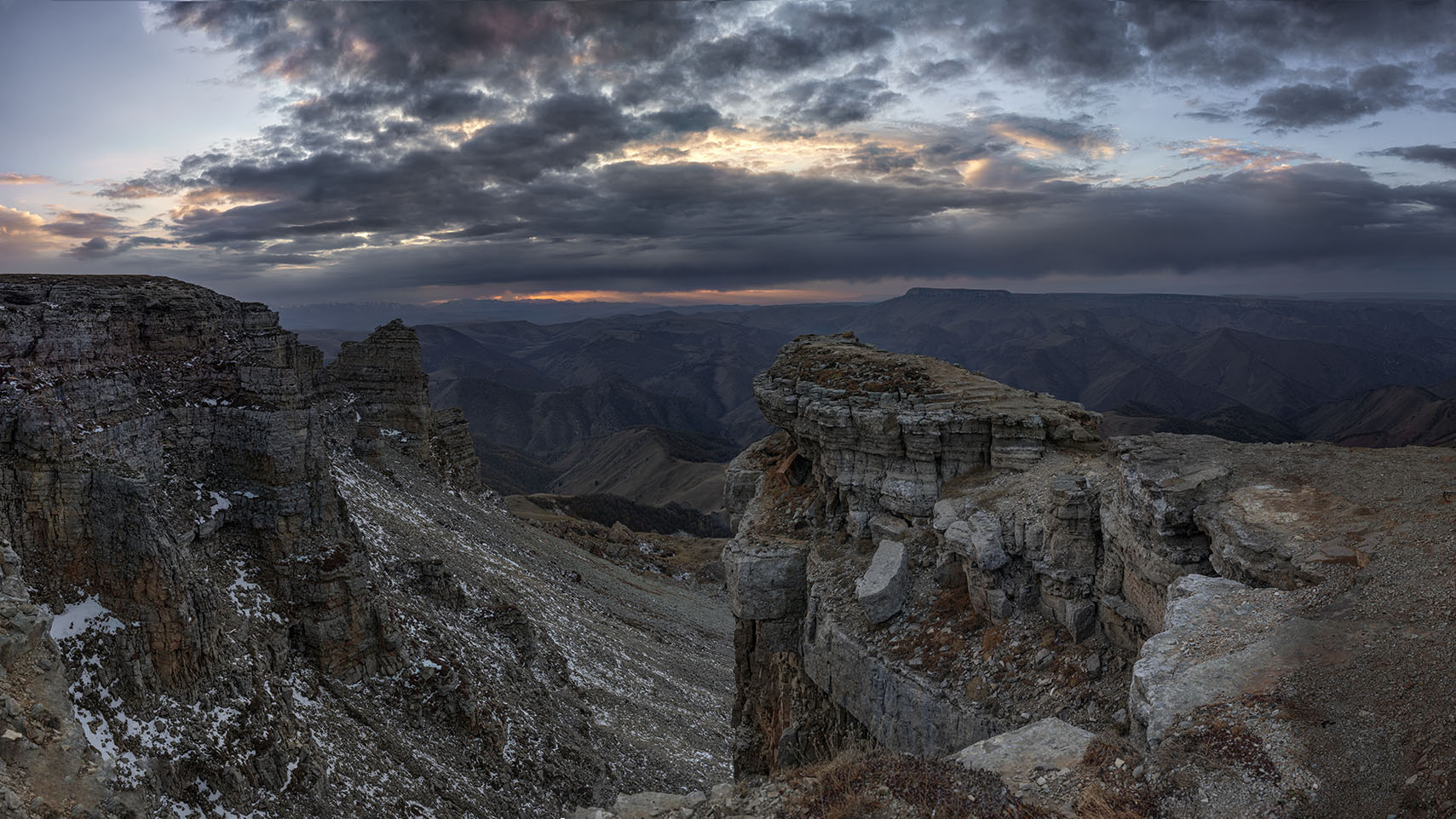 О чём молчат камни....