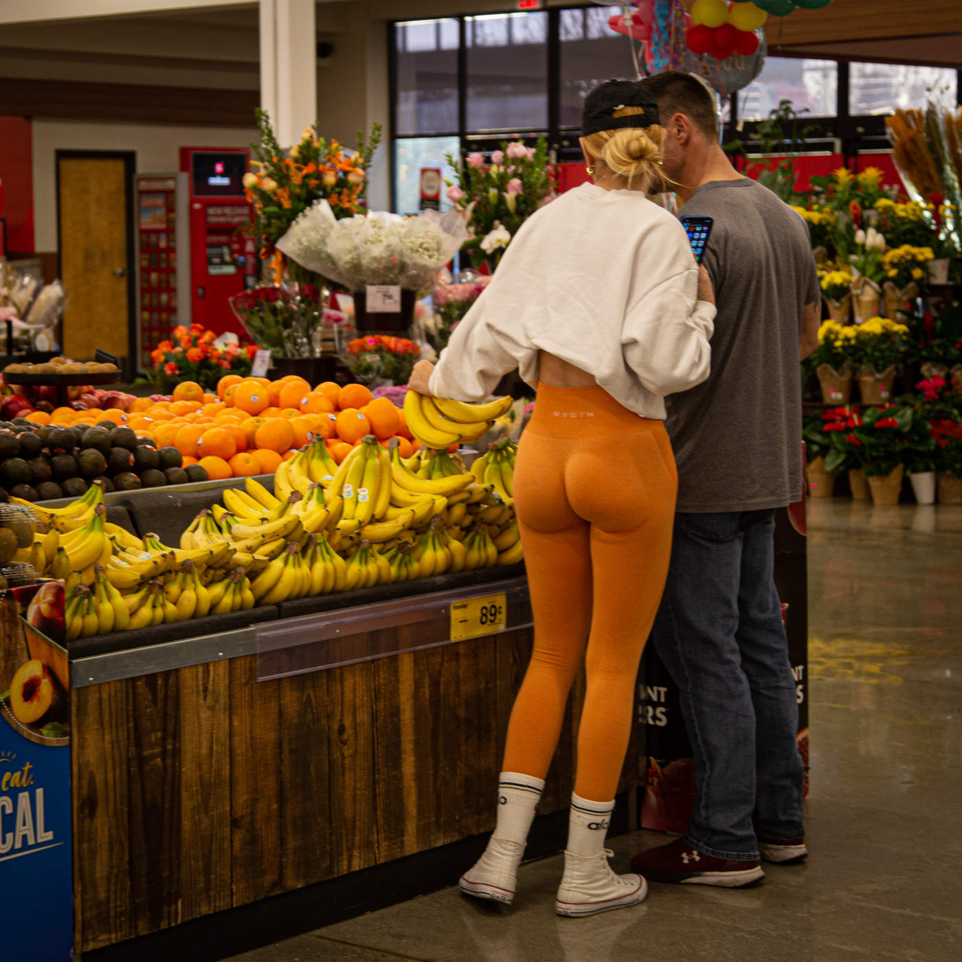 Девушка с апельсинами..