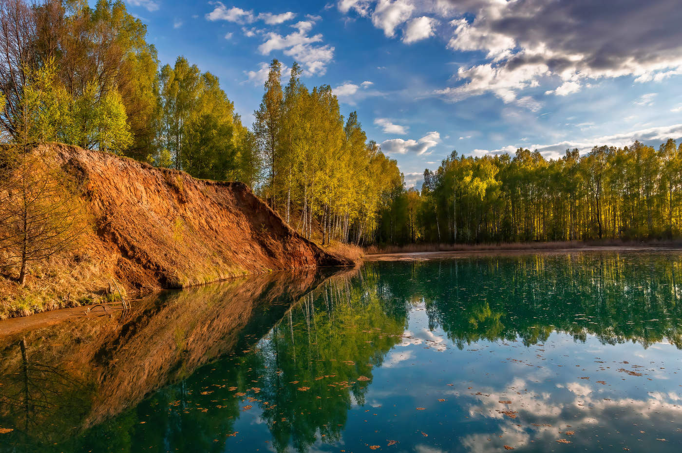 Берега бирюзового озера.