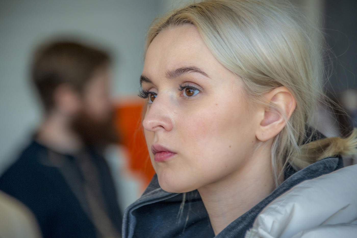 Кареглазая девушка