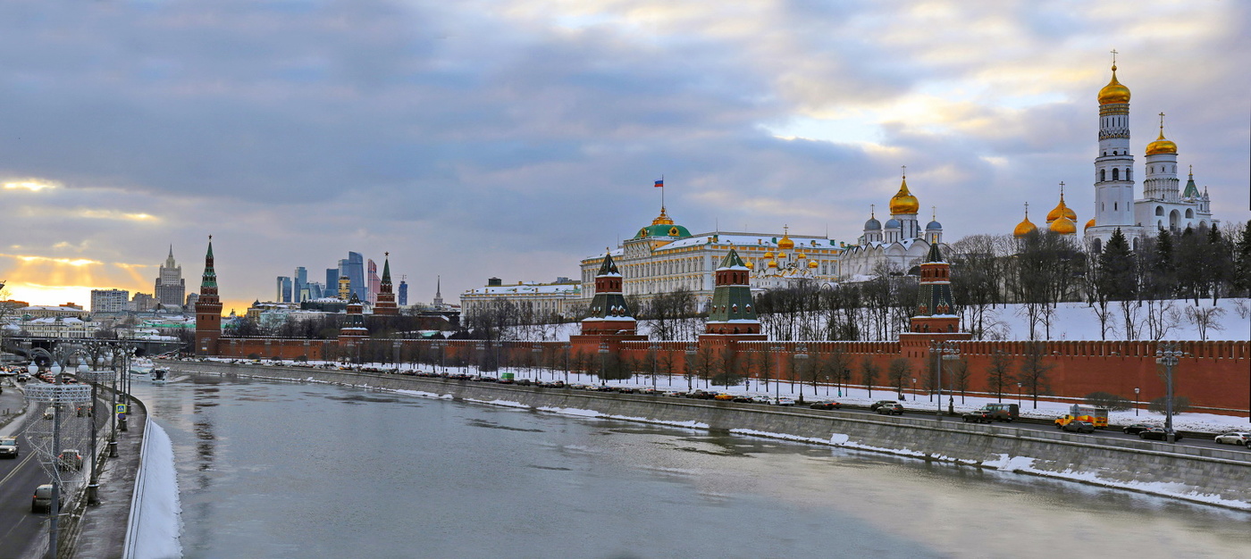 Кремлевская набережная ( Московские набережные)