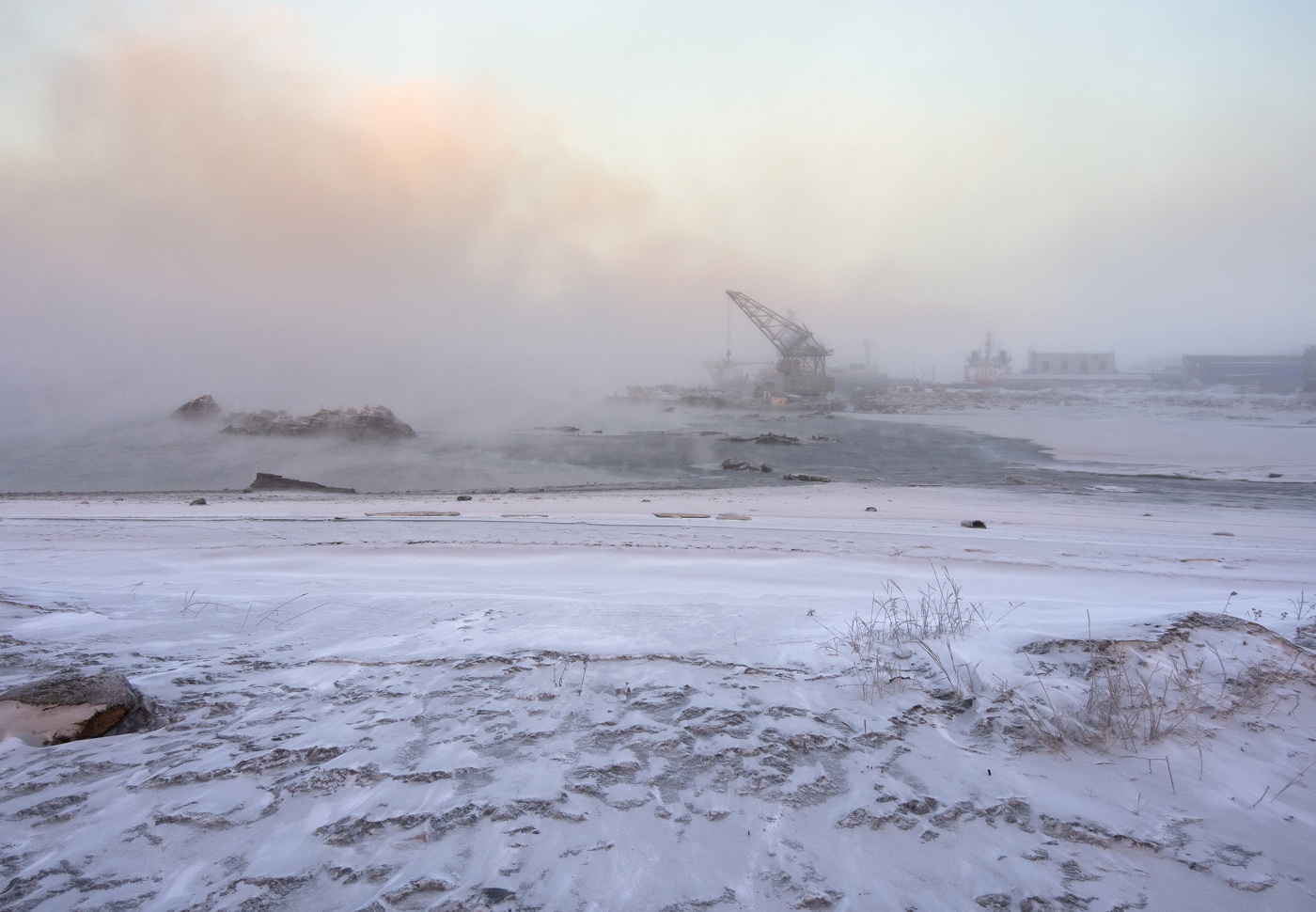 Воздух -23, вода +2,6