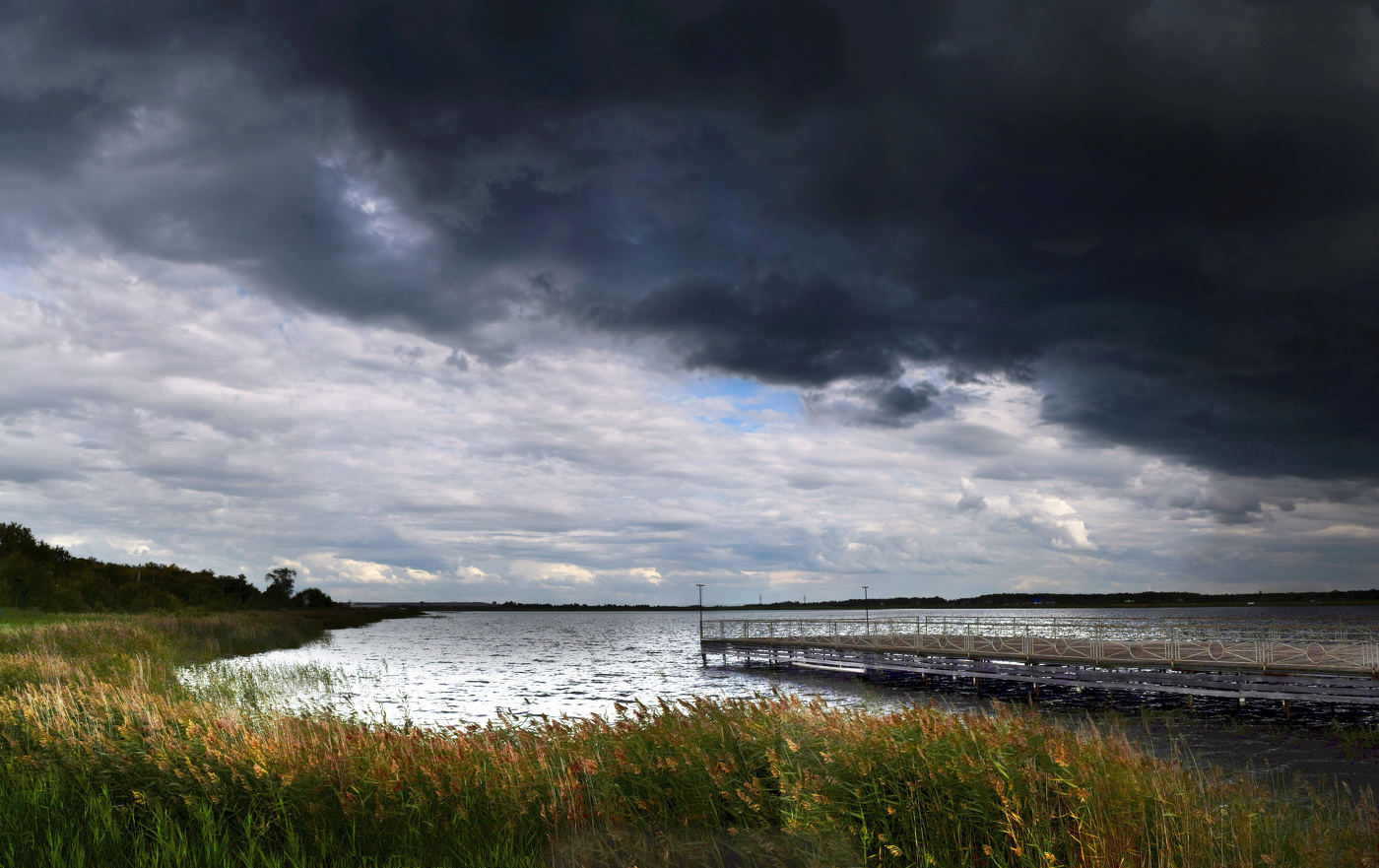 Надвигается