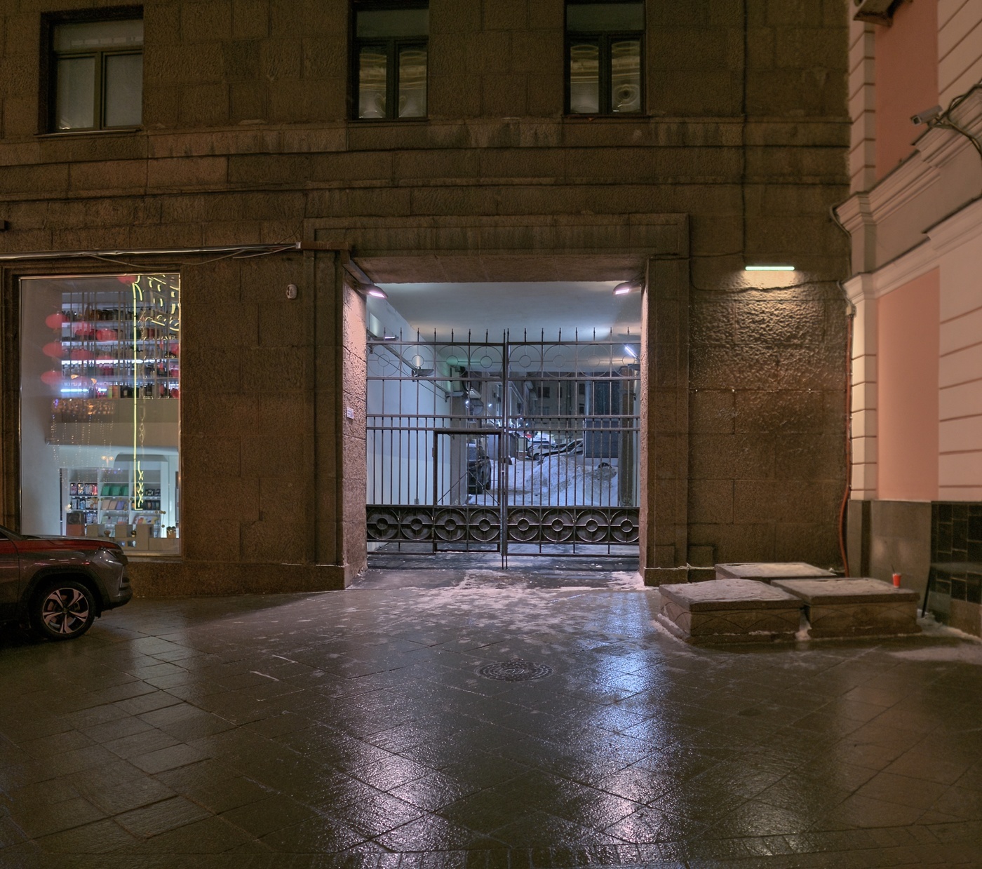 Дворик в центре Москвы