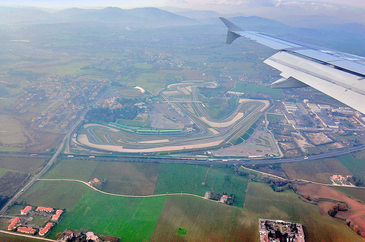 Под крылом самолёта