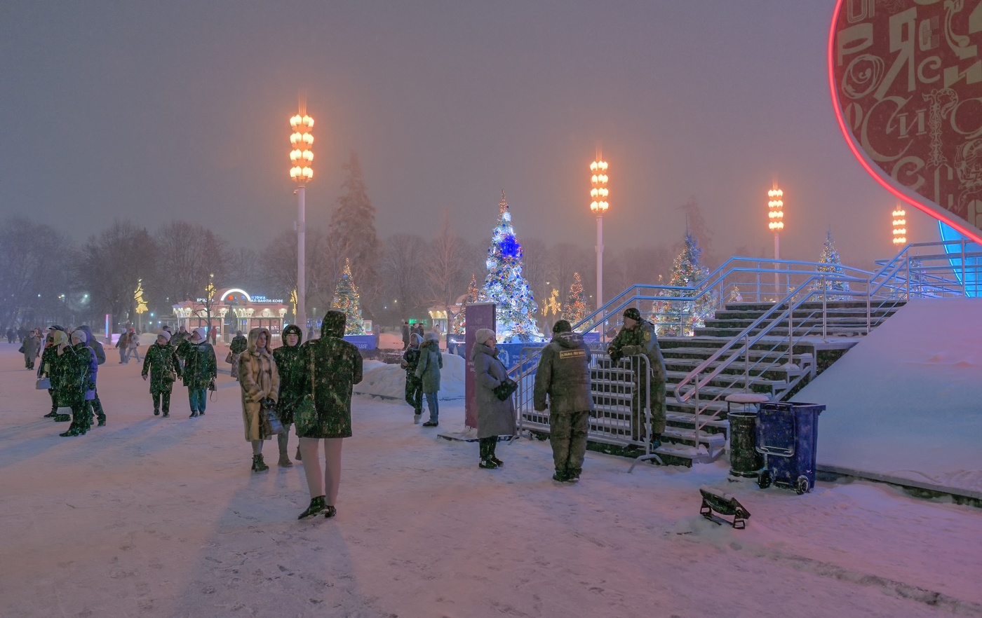 Снегопад на ВДНХ