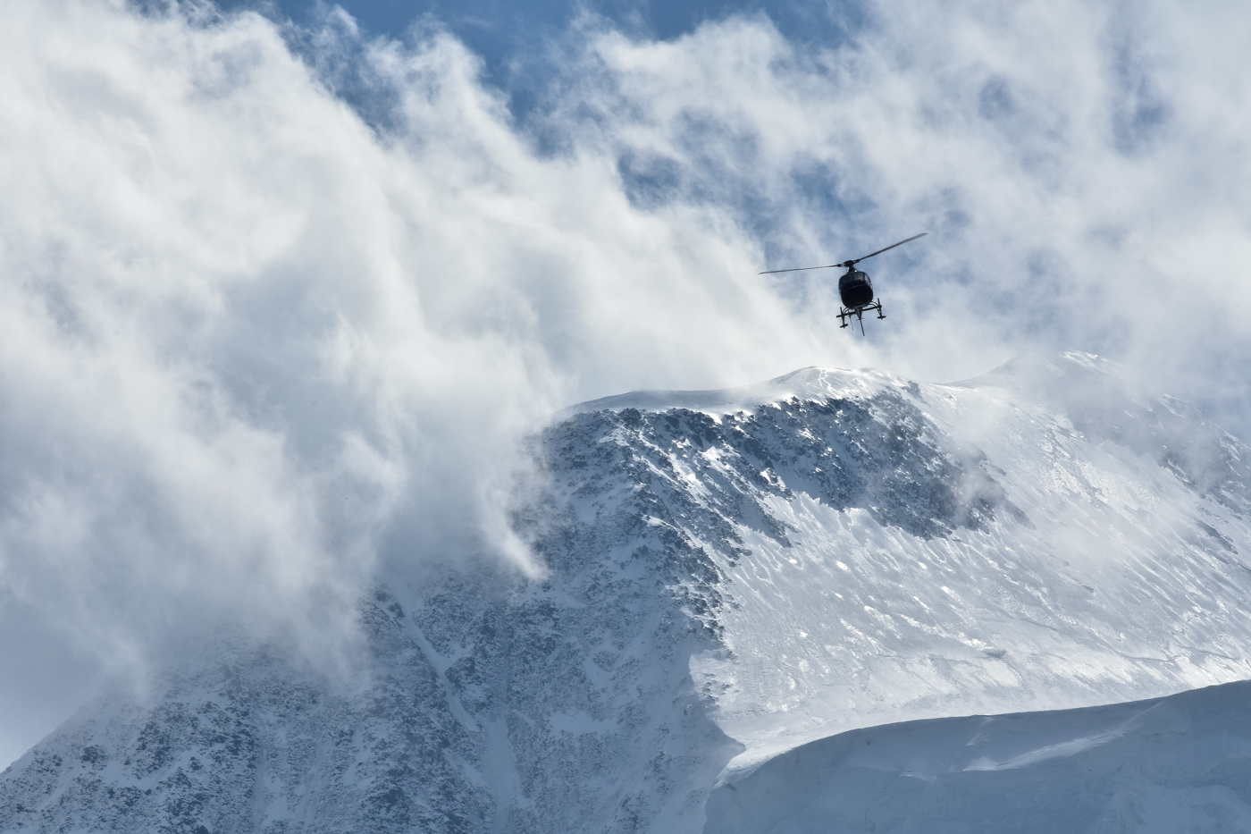 На вертолете на гору Белуха
