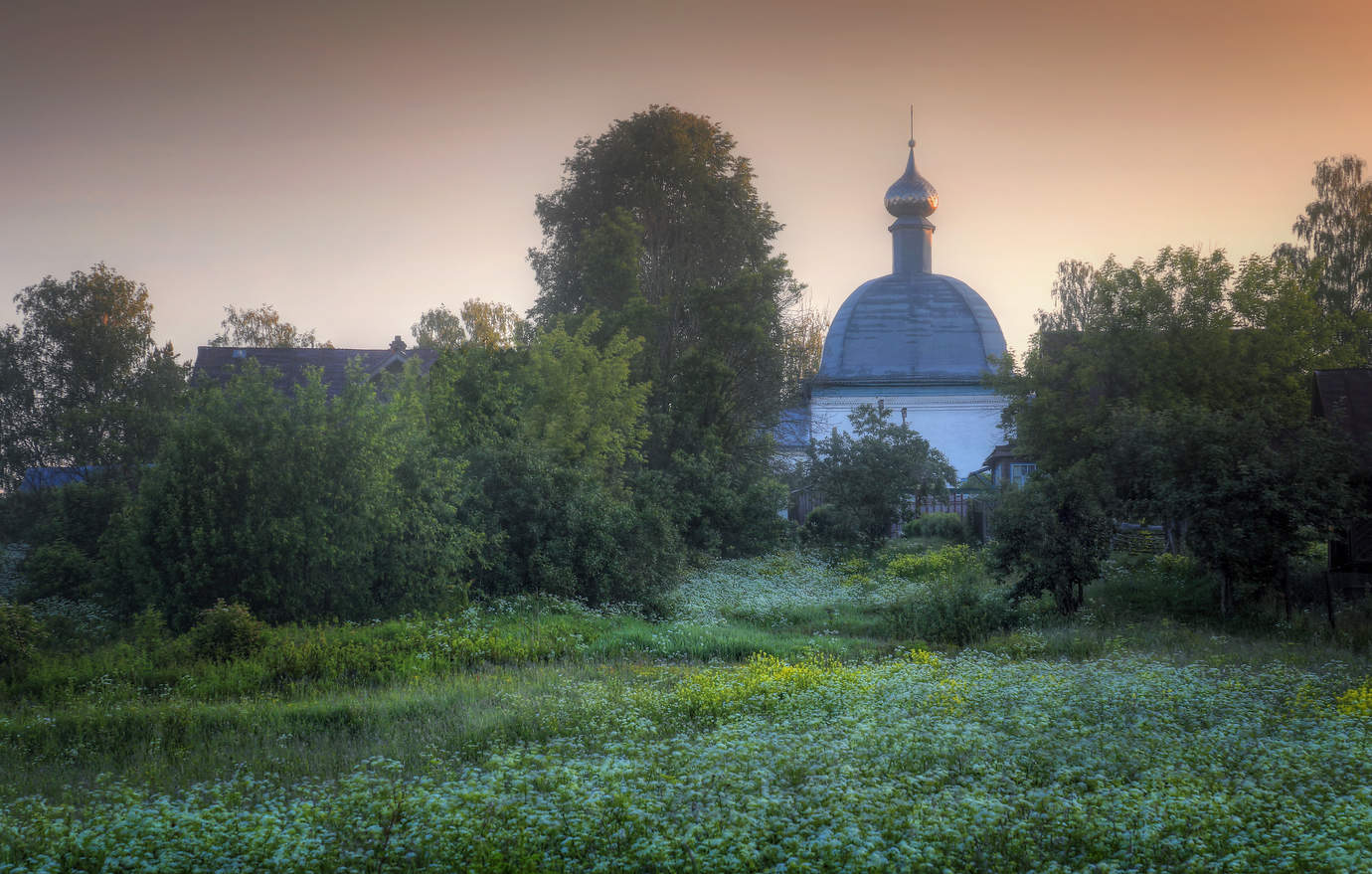 На окраине села..