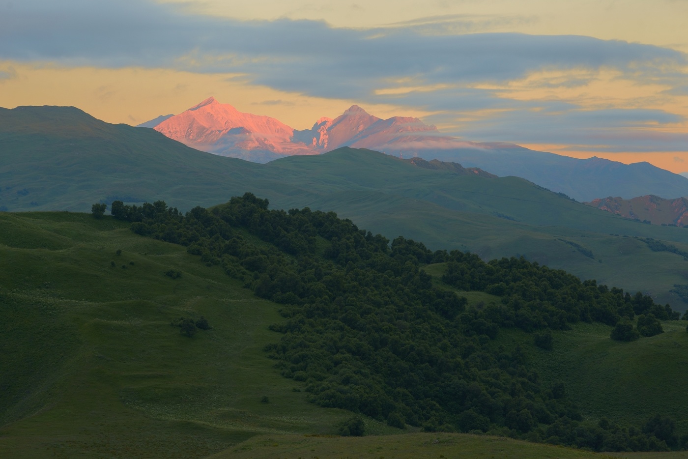 Рассвет в горах Кавказа