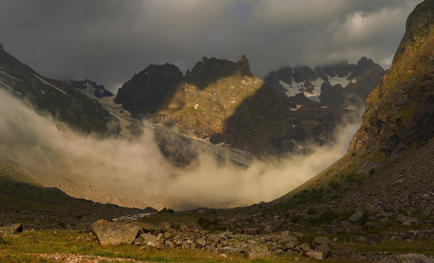 Утро в горах Кавказа