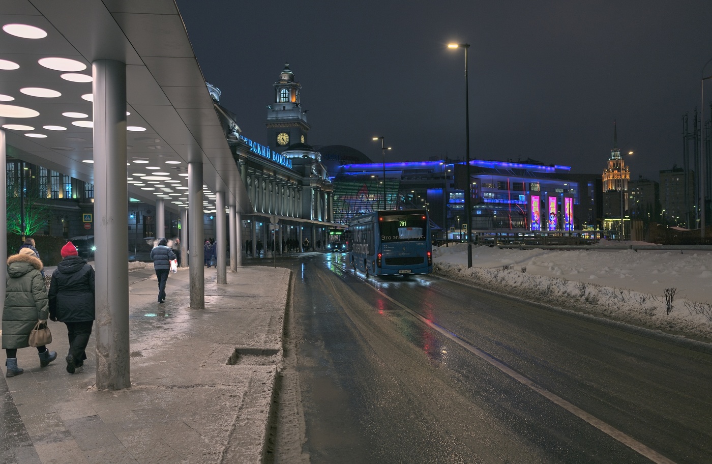Возле Киевского вокзала