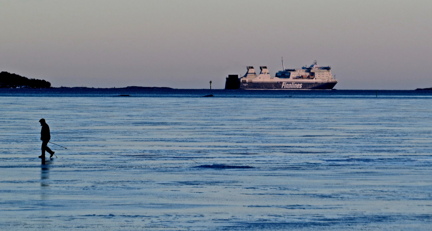 Прогулка по толстому льду