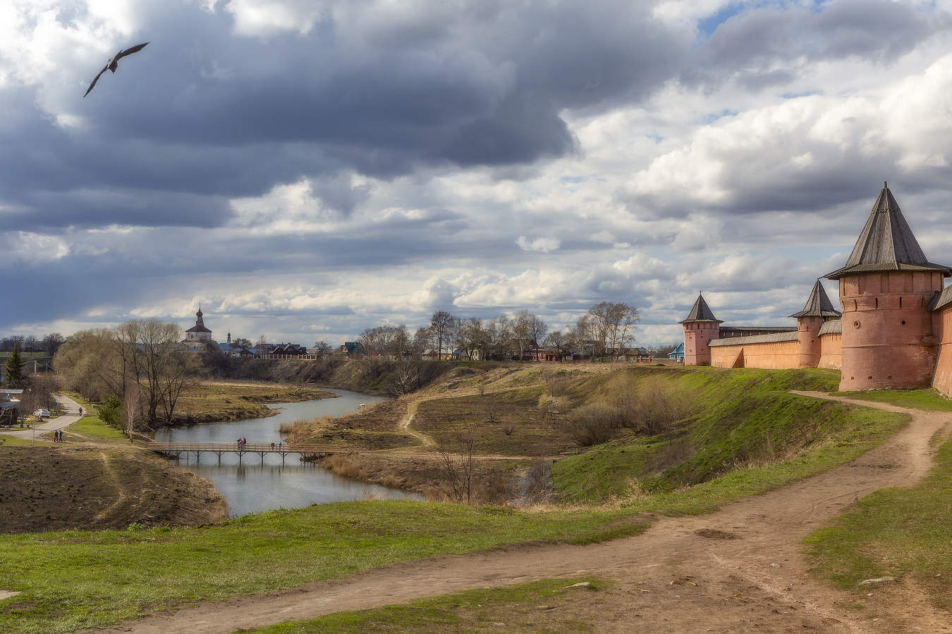 На крутом берегу