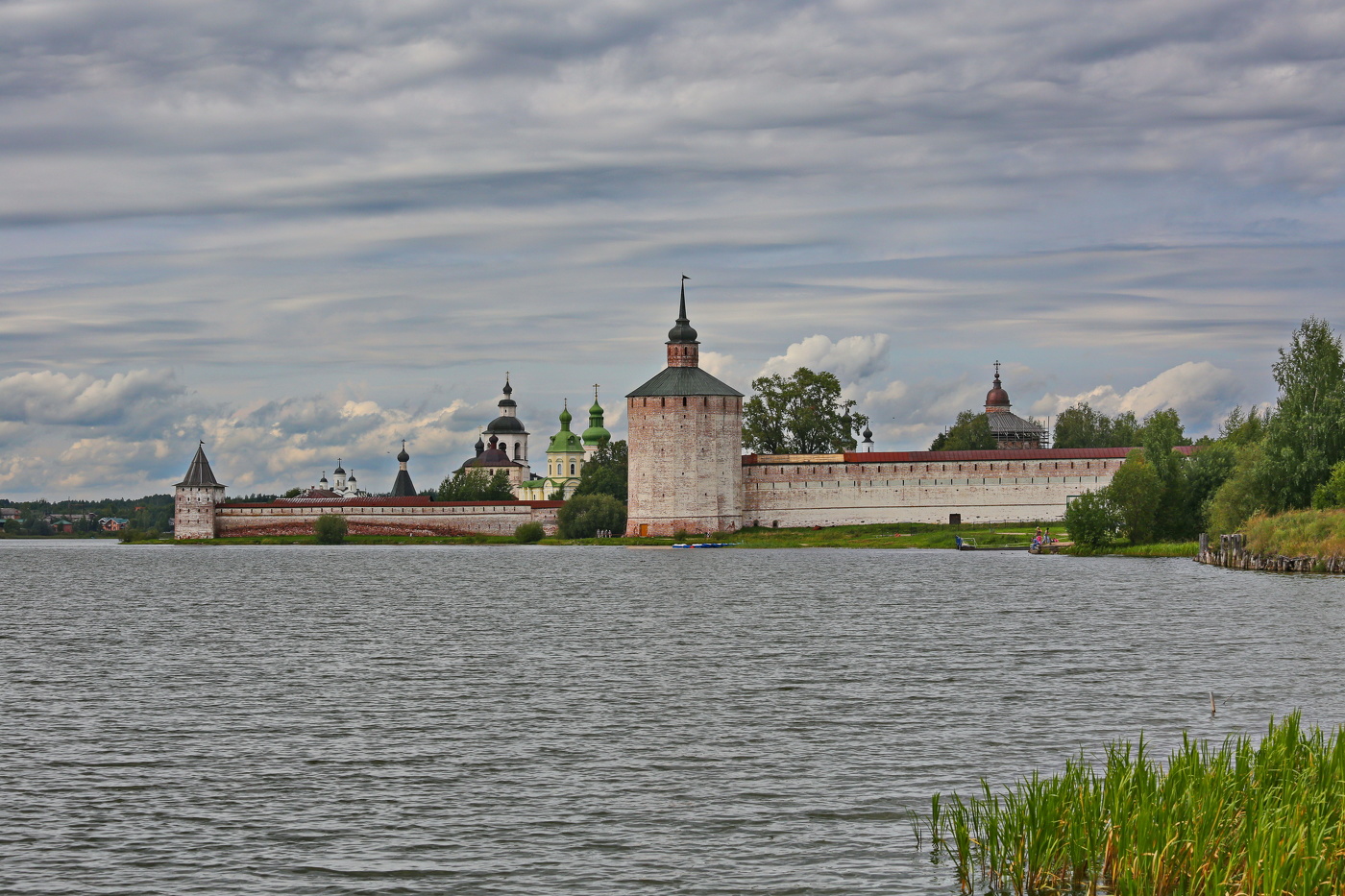 Кирилло-Белозерский монастырь на озере Сиверском